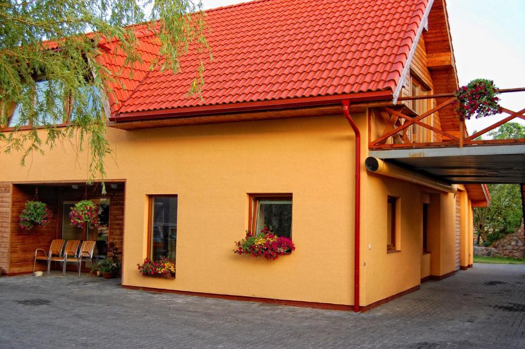 Priekulė Sveciu Namai Minge酒店 外观 照片